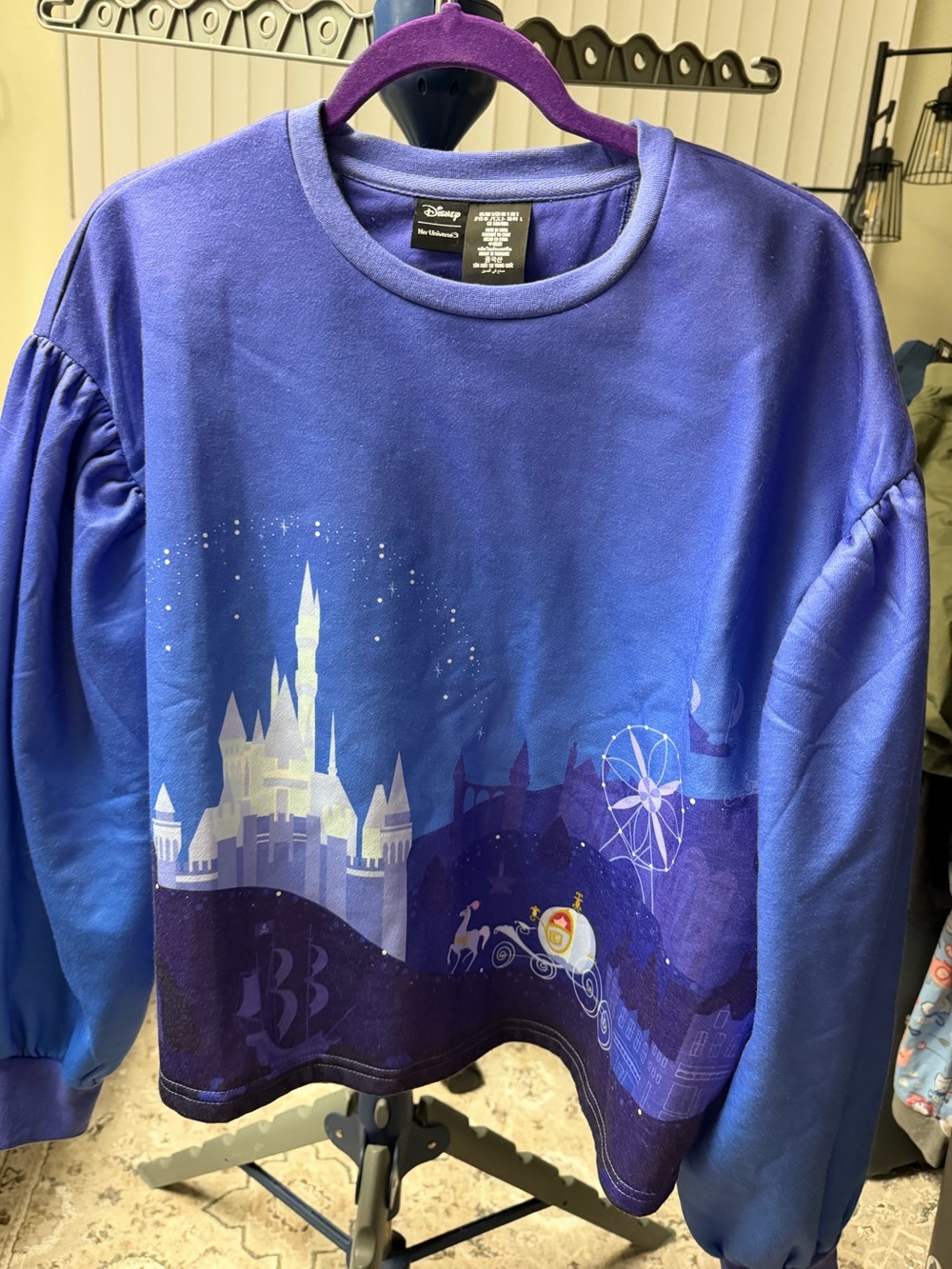 New Woman’s size Medium Disneyland Graphic Sweatshirt